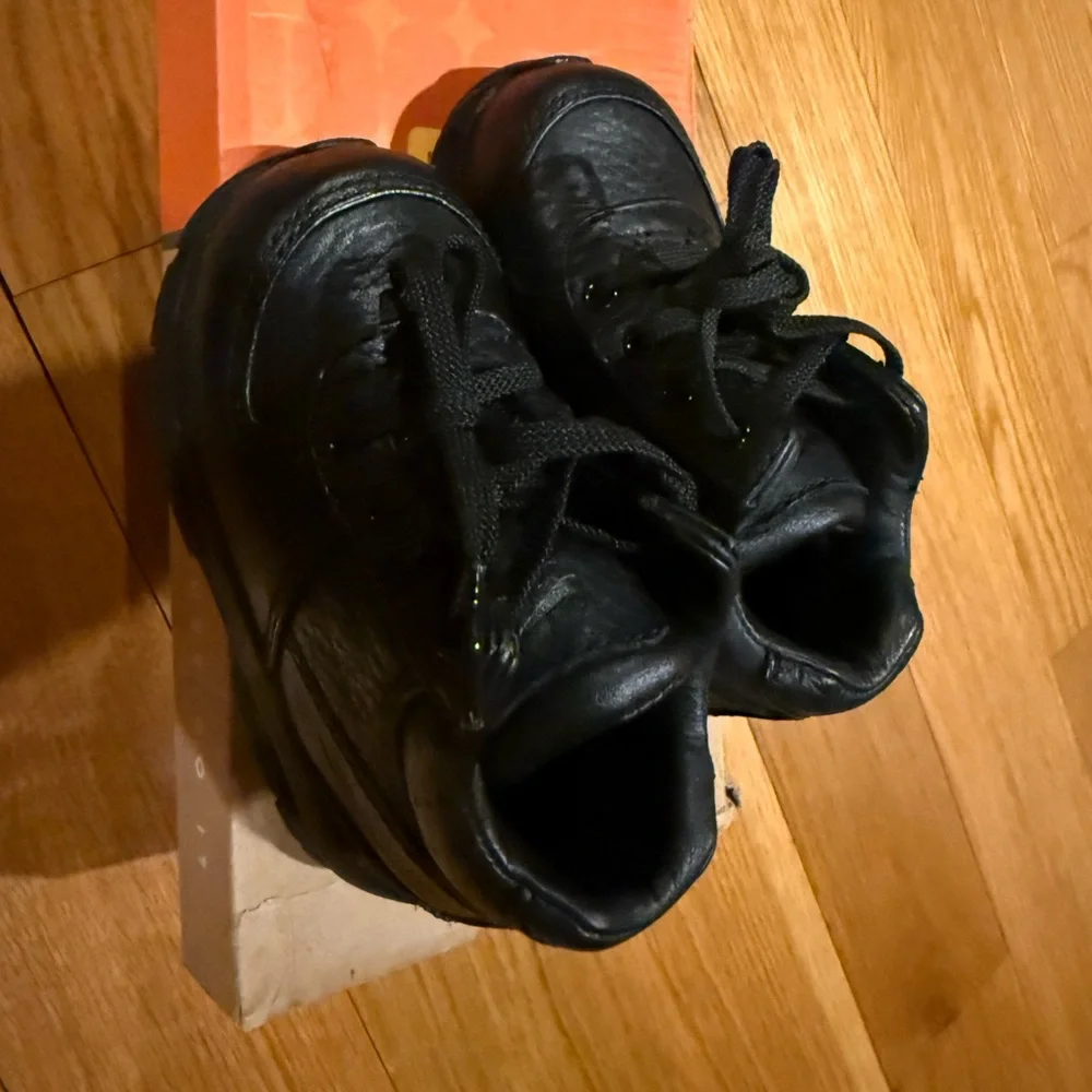 NIKE toddlers Air Max Goadome ACG boots